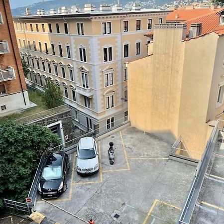 Leia Home W/Private Parking In Old Town Trieste Exterior foto