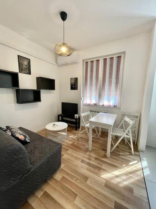 Leia Home W/Private Parking In Old Town Trieste Exterior foto