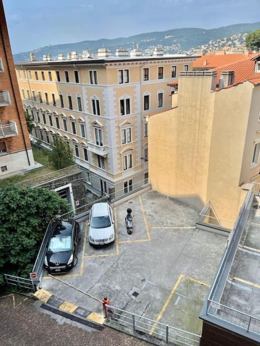 Leia Home W/Private Parking In Old Town Trieste Exterior foto